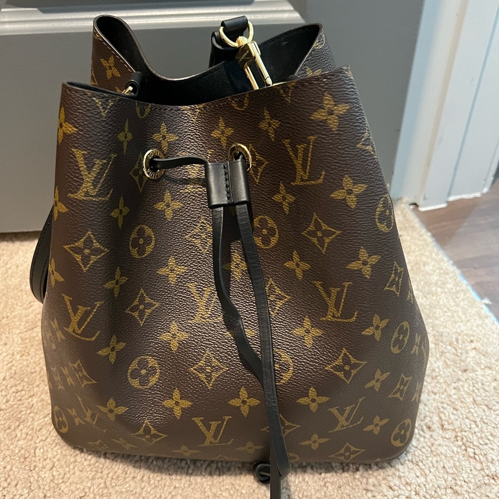 *AUTHENTIC* Louis Vuitton Neonoe MM monogram with black